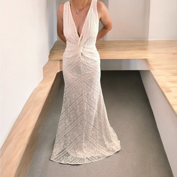 Wedding Dress - Picture 2 of 10